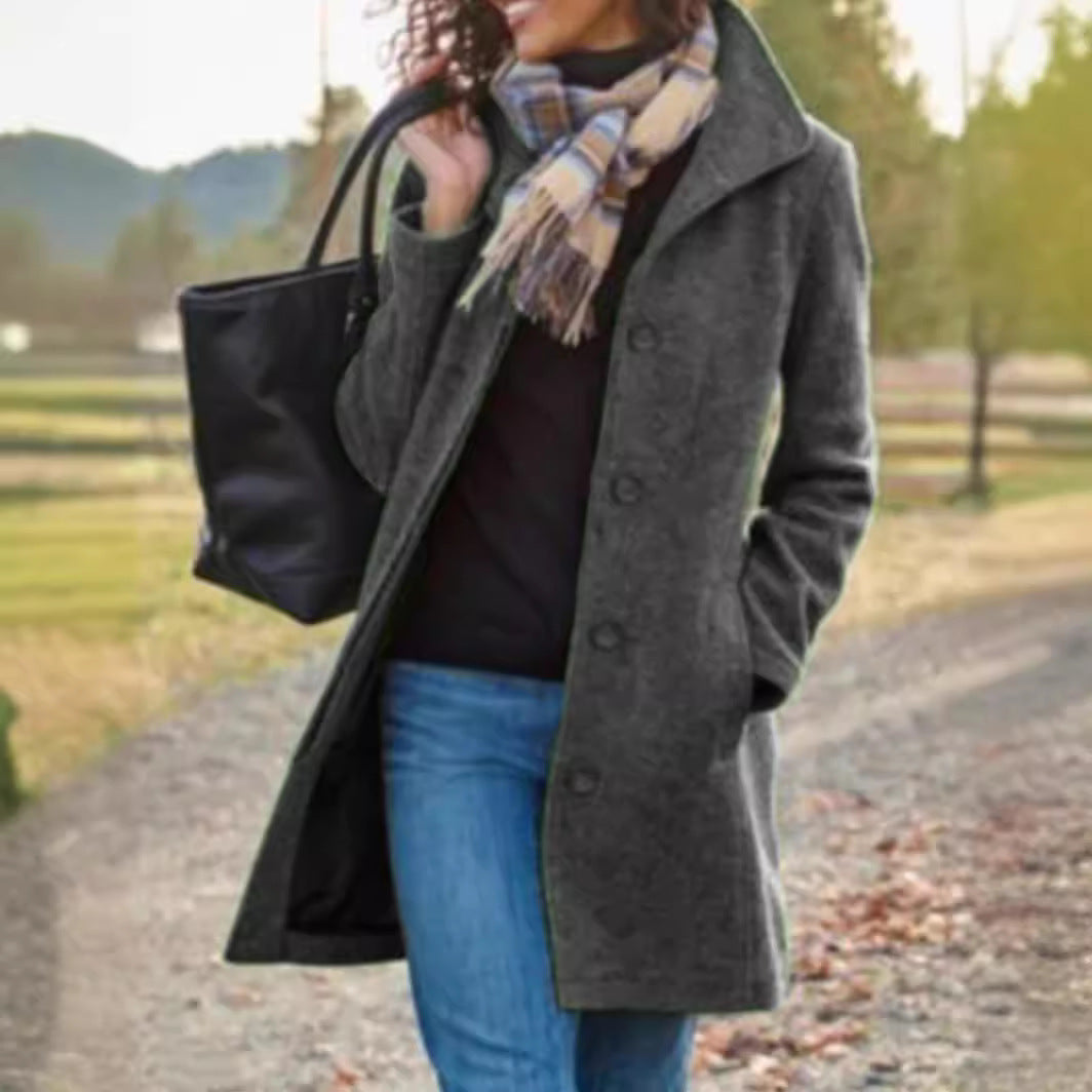 Women's Elegant Wool Coat with Practical Pockets and Classic Lapel