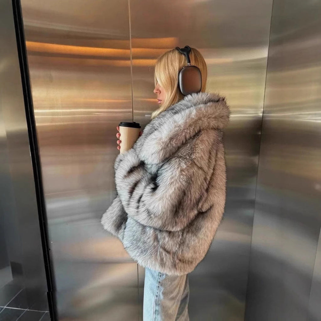 Women's Elegant Faux Fur Jacket with Voluminous Collar