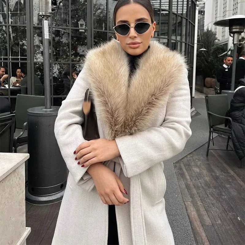 Elegant Coat with Luxury Fur Collar