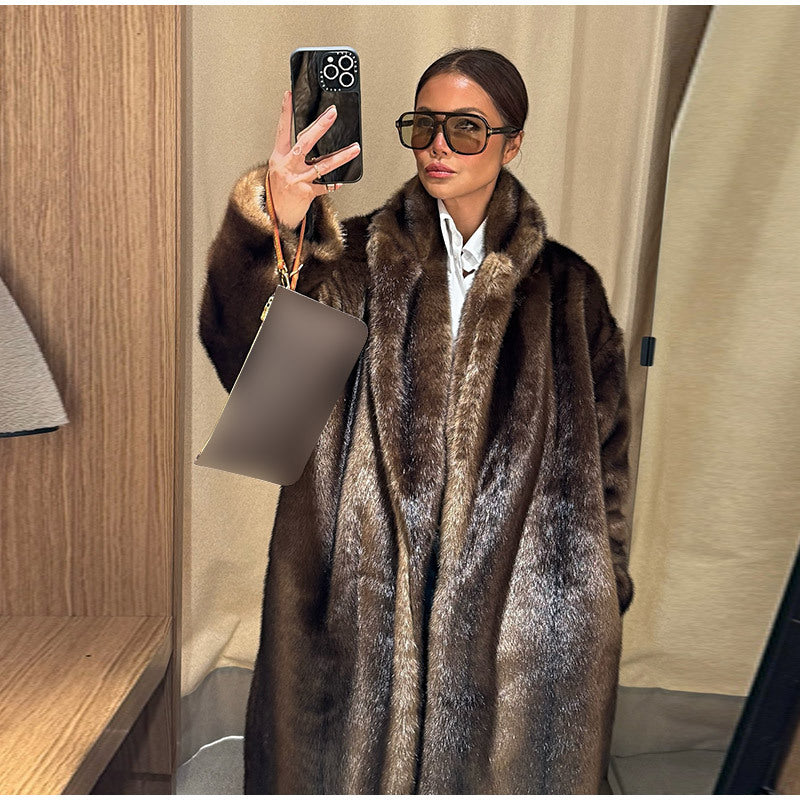 Women's Luxurious Faux Fur Coat with Elegant Cut