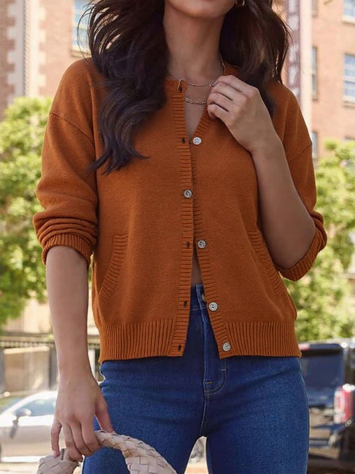 Women's Elegant Cardigan with Button Details and Practical Pockets