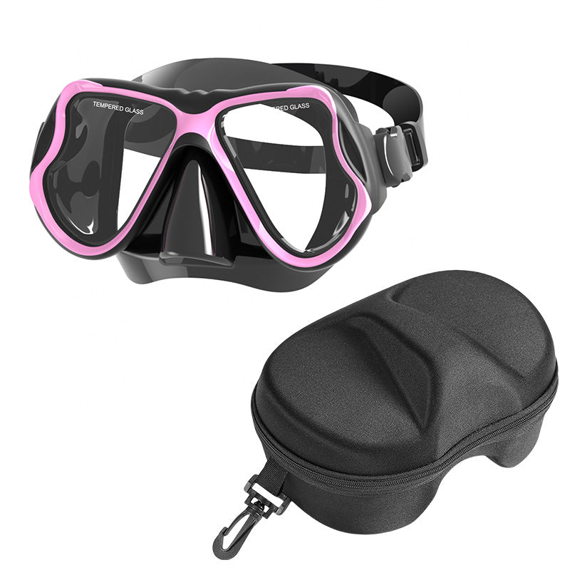 Diving mask with wide field of vision