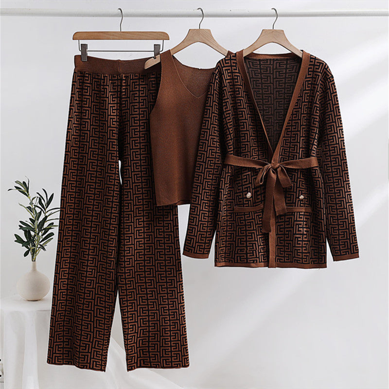 Women's Fashionable and Luxurious Loungewear Set with Elegant Pattern and Pockets