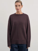 Women's Comfortable and Elegant Knit Sweater with Dropped Shoulders and Ribbed Cuffs