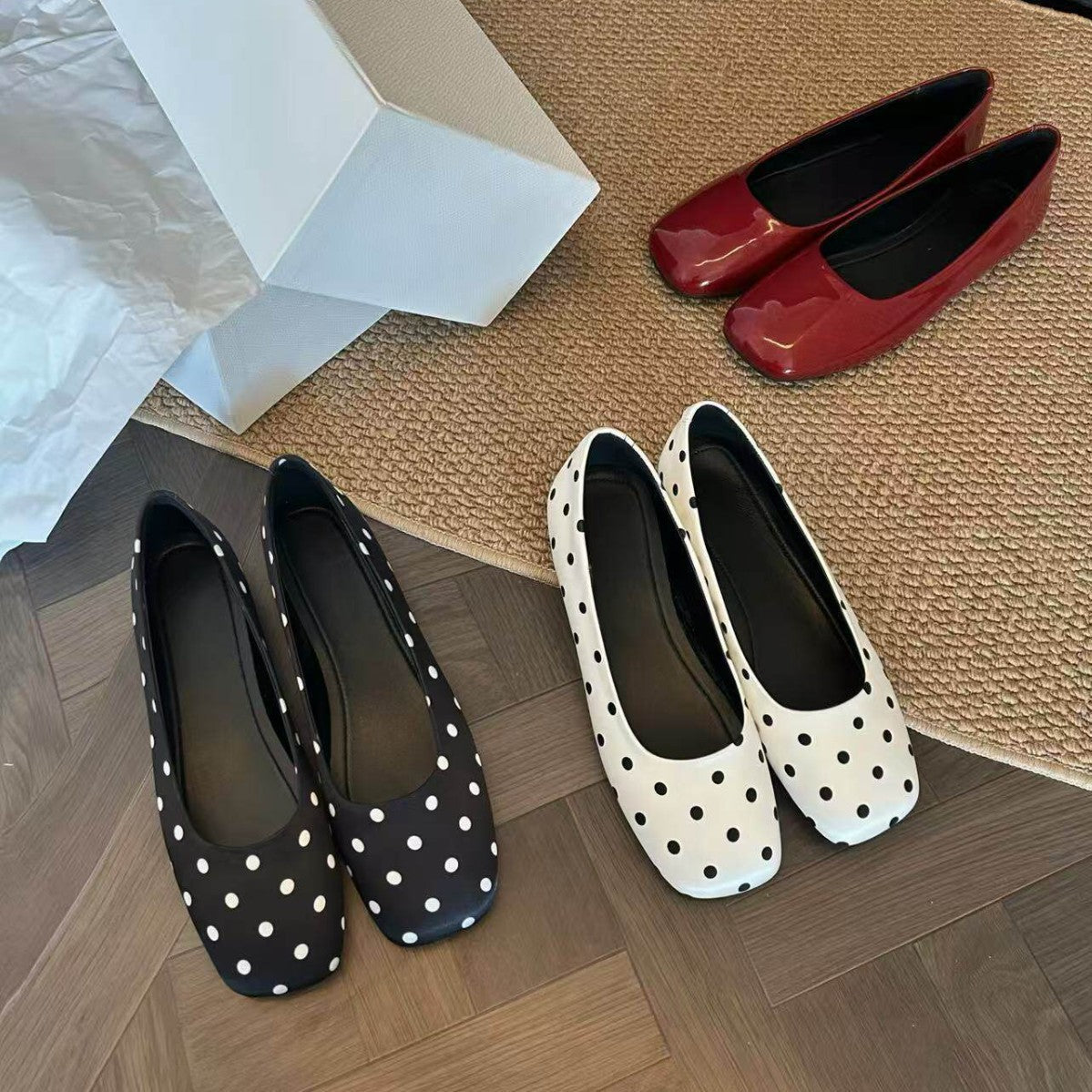 Women's Ballet Flats with Elegant Polka Dot Design and Comfortable Footbed
