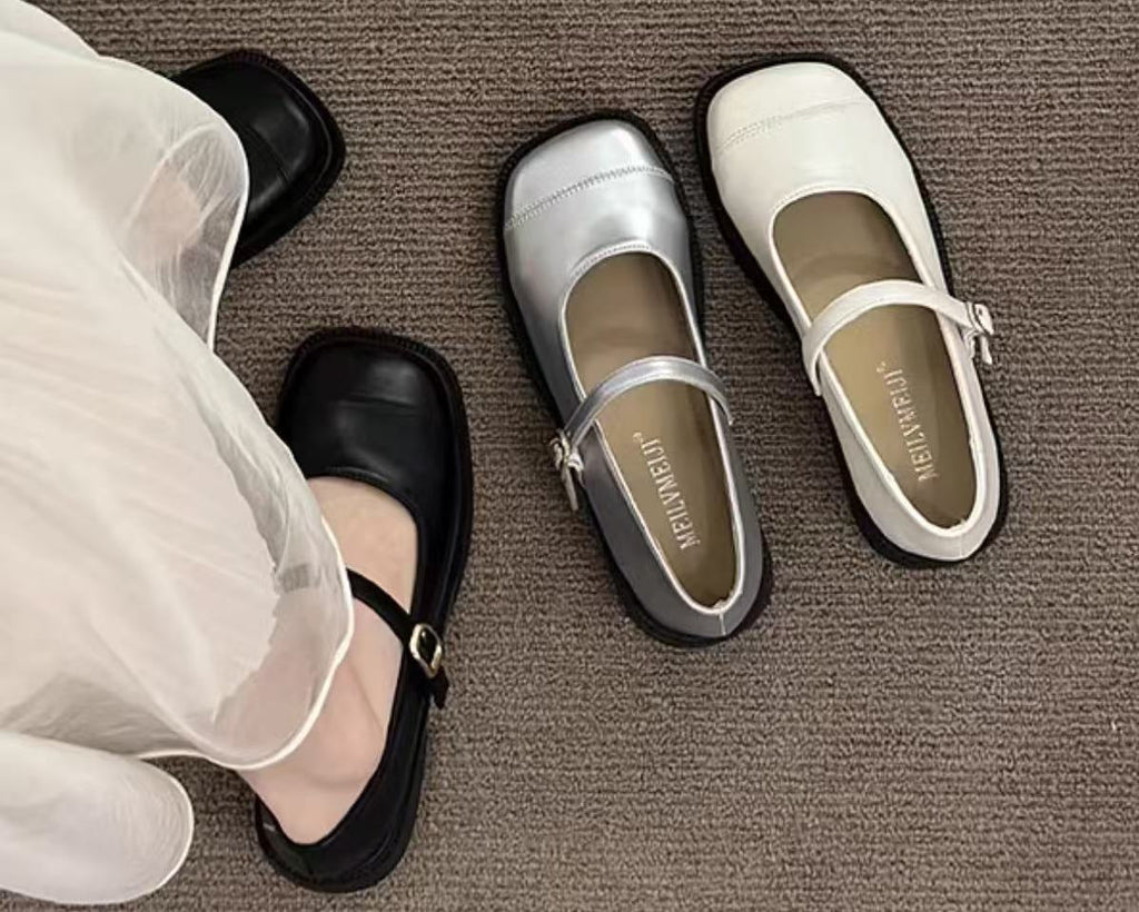 Women's Ballet Flats with Buckle Detail