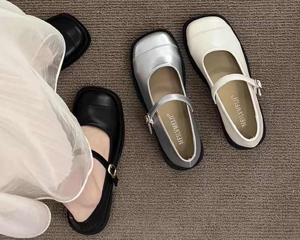 Women's Ballet Flats with Buckle Detail