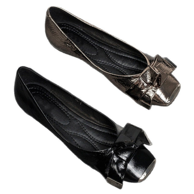 Women's Ballet Flats with Elegant Bow and Glossy Patent Finish