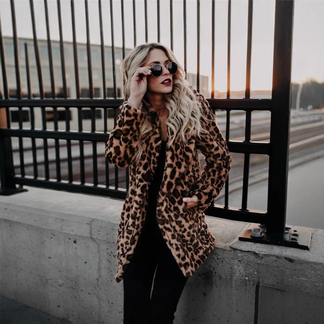 Women's Luxurious Faux Fur Coat in Exotic Leopard Print