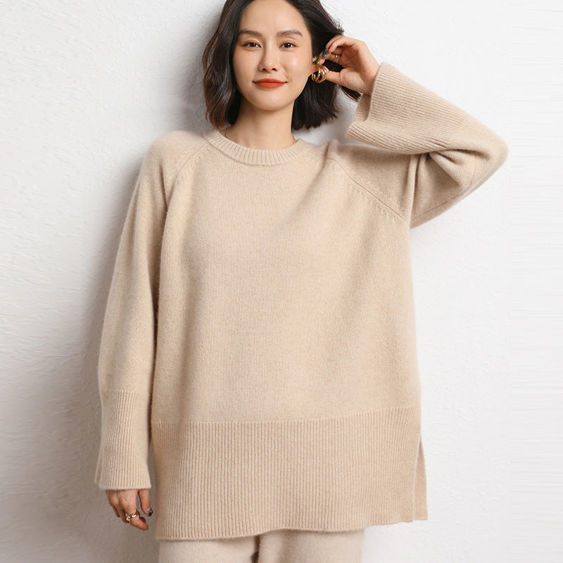Elegant, Casual Knit Sweater with Wide Cut and Detailed Sleeves