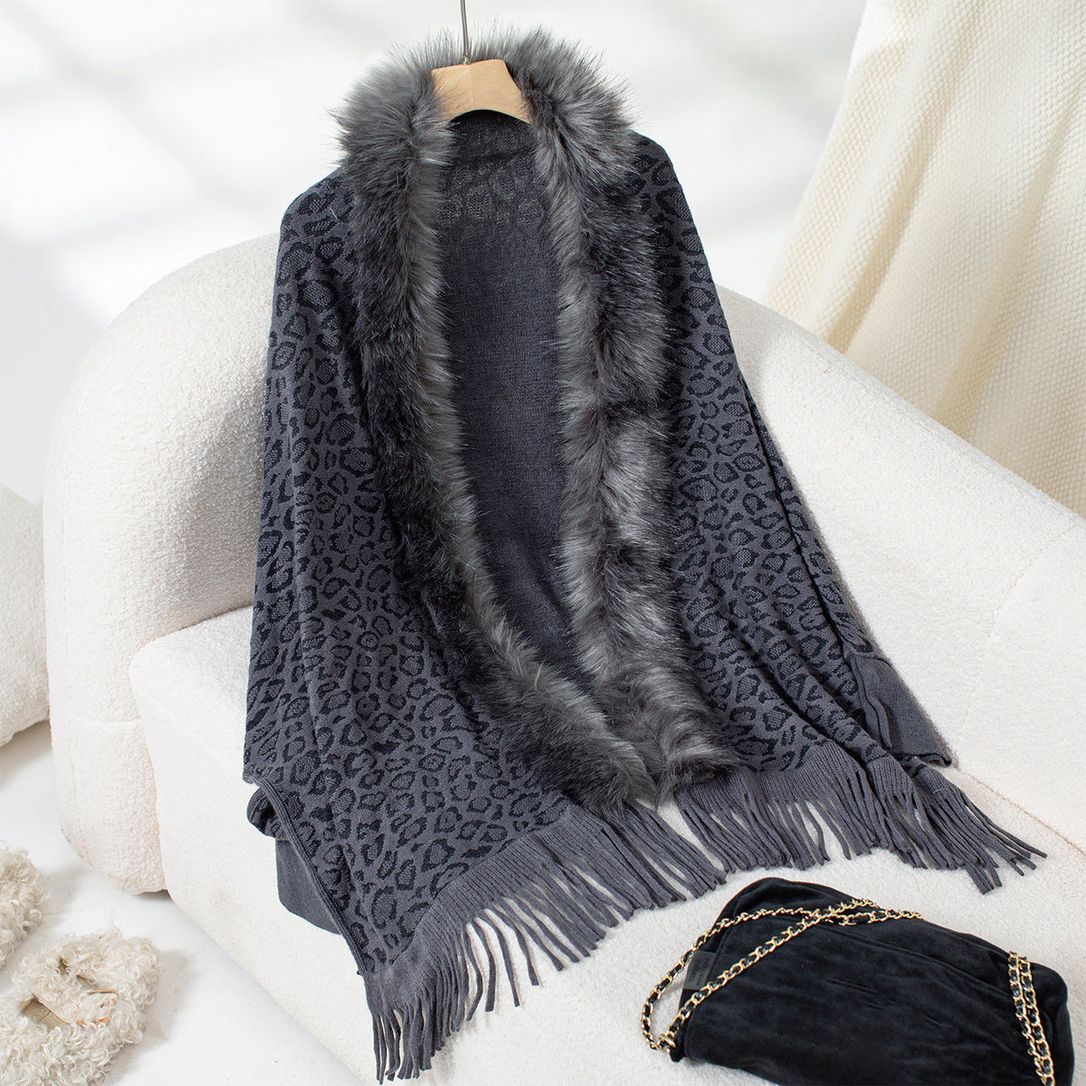 Women's Elegant Knit Poncho with Faux Fur Collar and Fringed Hem