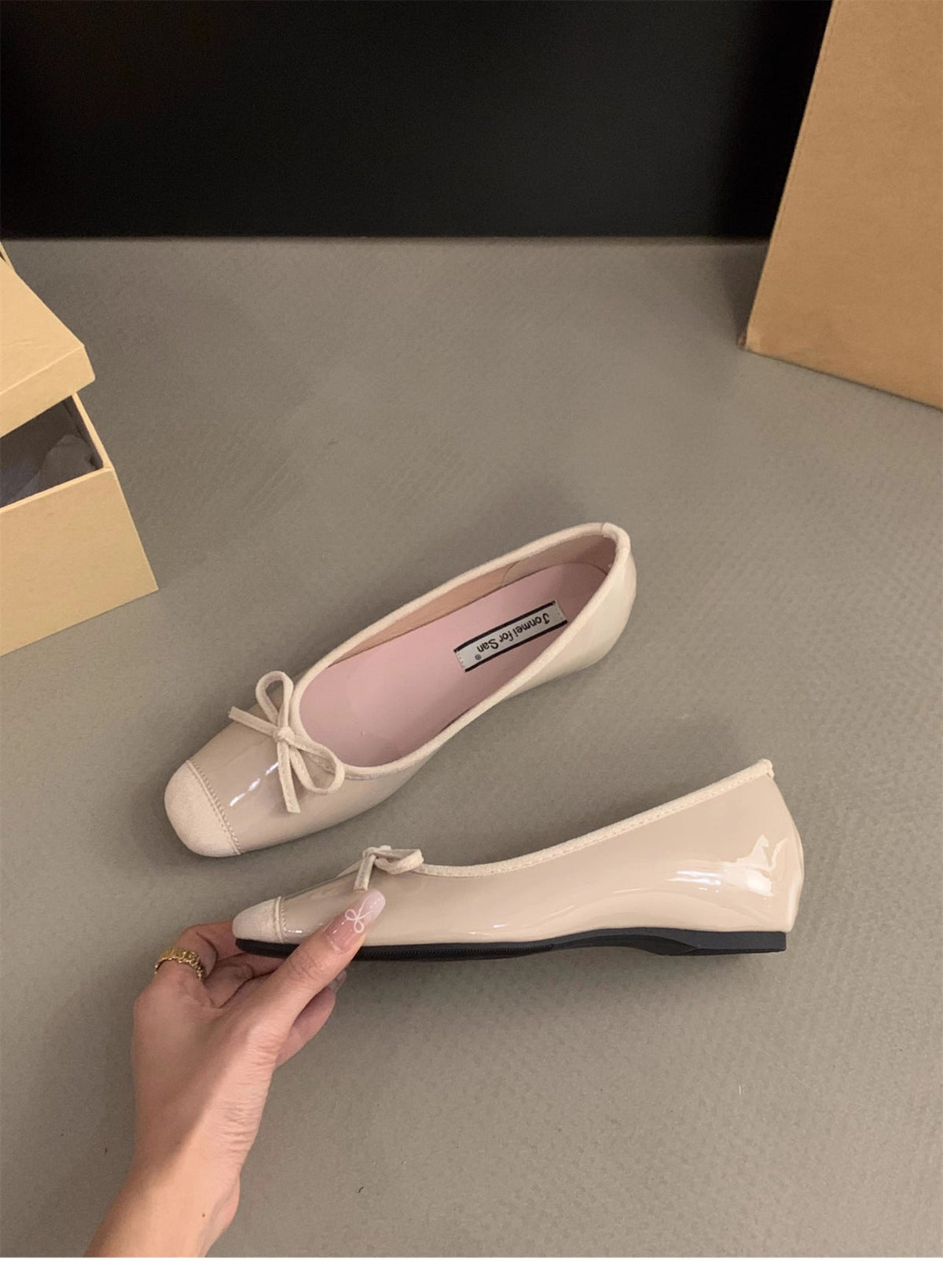 Women's Ballet Flats with Elegant Bows and Glossy Finish