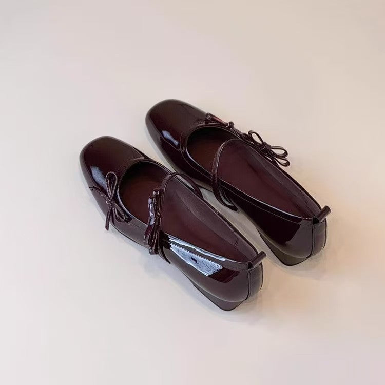 Women's Ballet Flats with Strap Closure and Glossy Finish