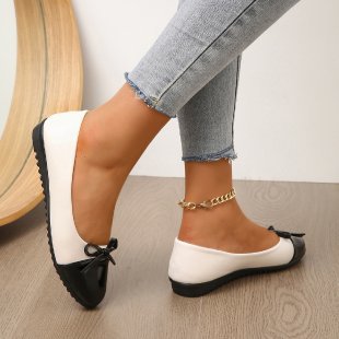 Women's Ballet Flats with Color Block Design and Delicate Bow Detail