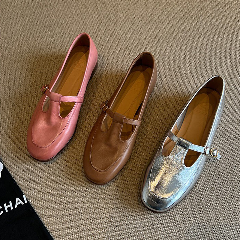 Women's Ballet Flats with Strap and Glossy Finish