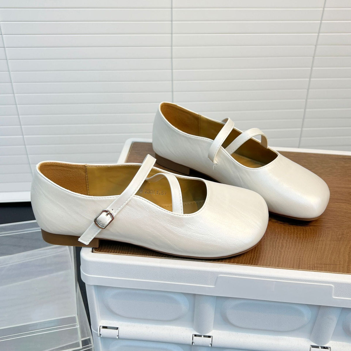 Women's Ballet Flats with Elegant Strap and Soft Insole
