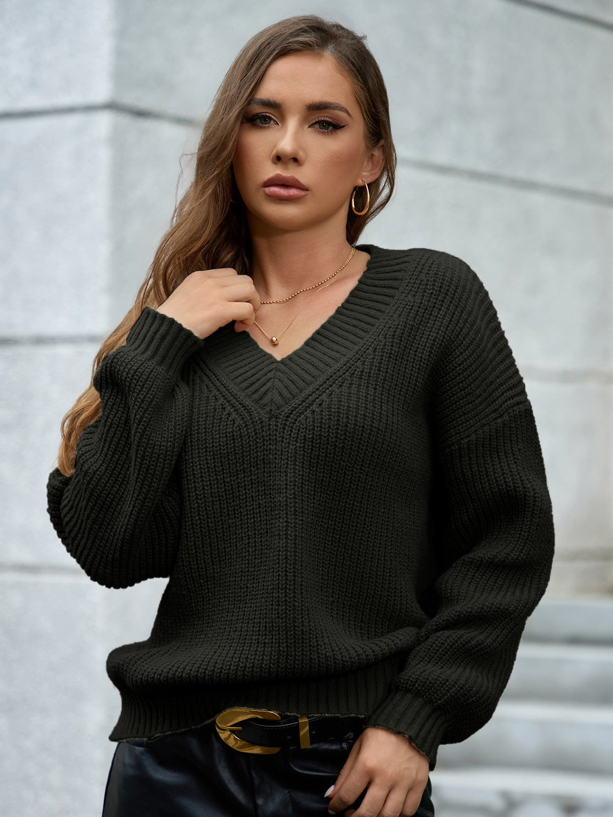 Women's Cozy V-Neck Knit Sweater with Relaxed Fit and Textured Pattern
