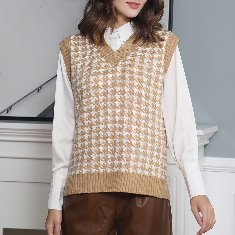 Women's Sleeveless Knit Vest with Modern Houndstooth Pattern