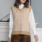 Women's Sleeveless Knit Vest with Modern Houndstooth Pattern