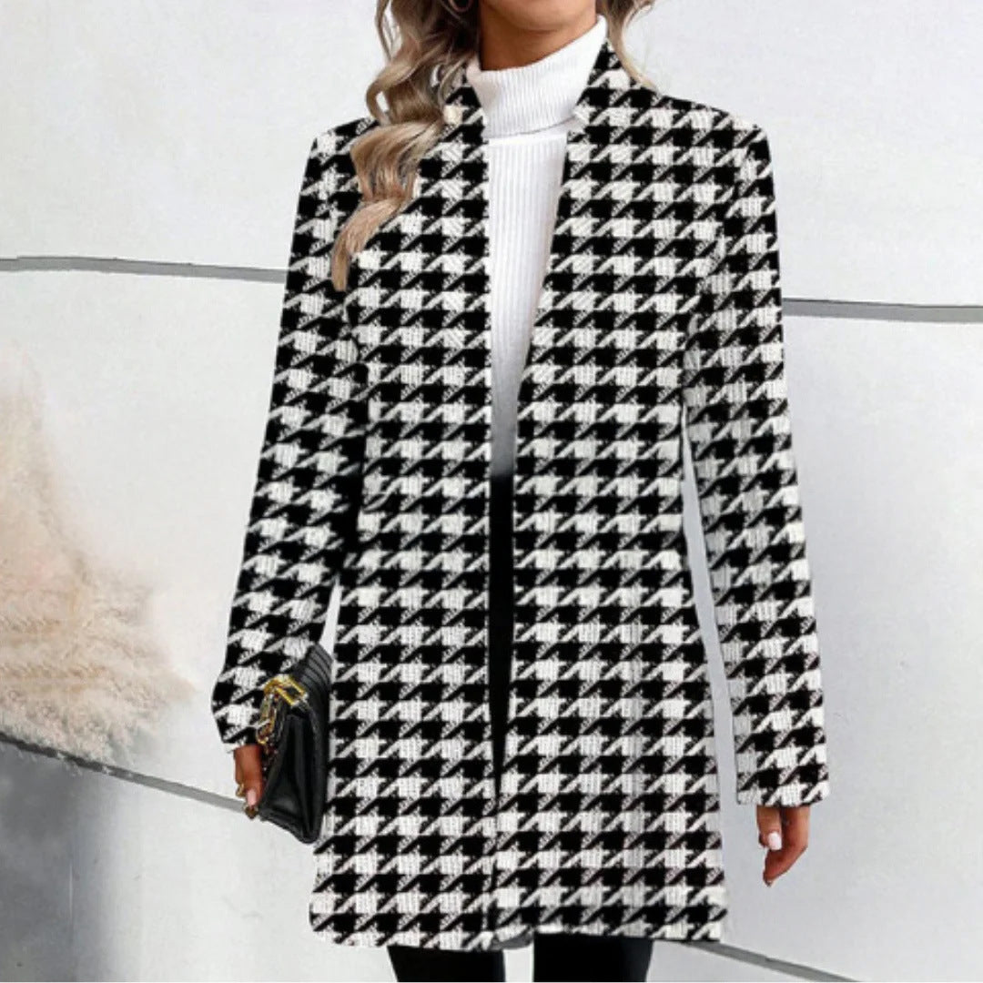 Women's Elegant Plaid Coat with Modern Cut and Pockets