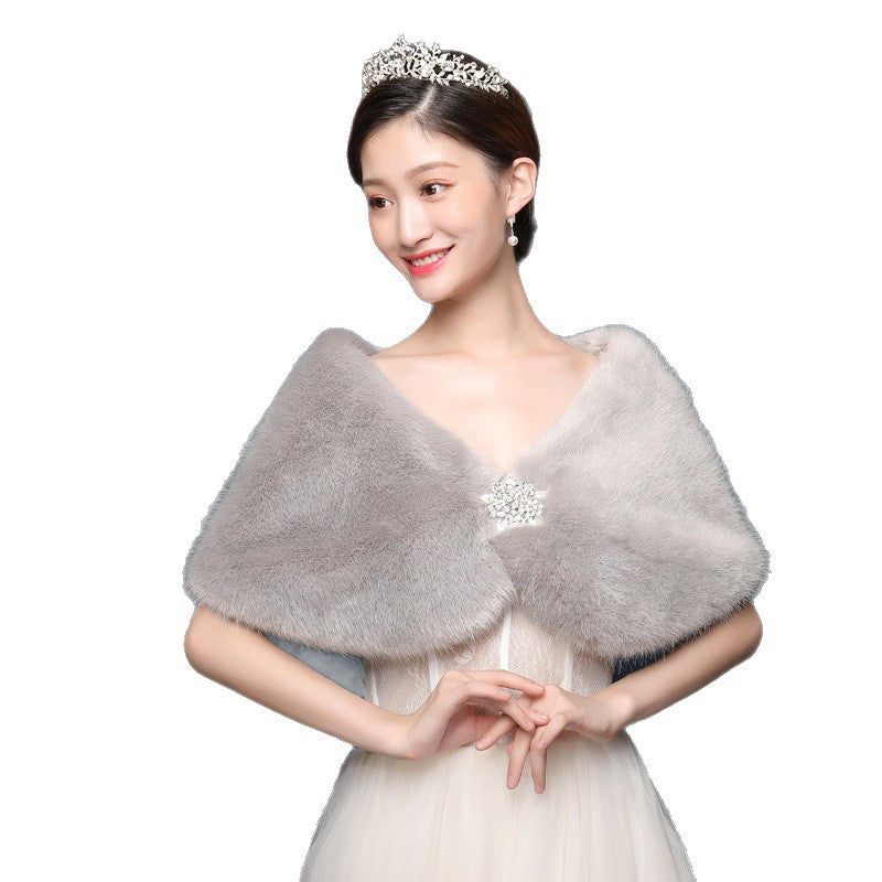 Women's Elegant and Luxurious Faux Fur Cape