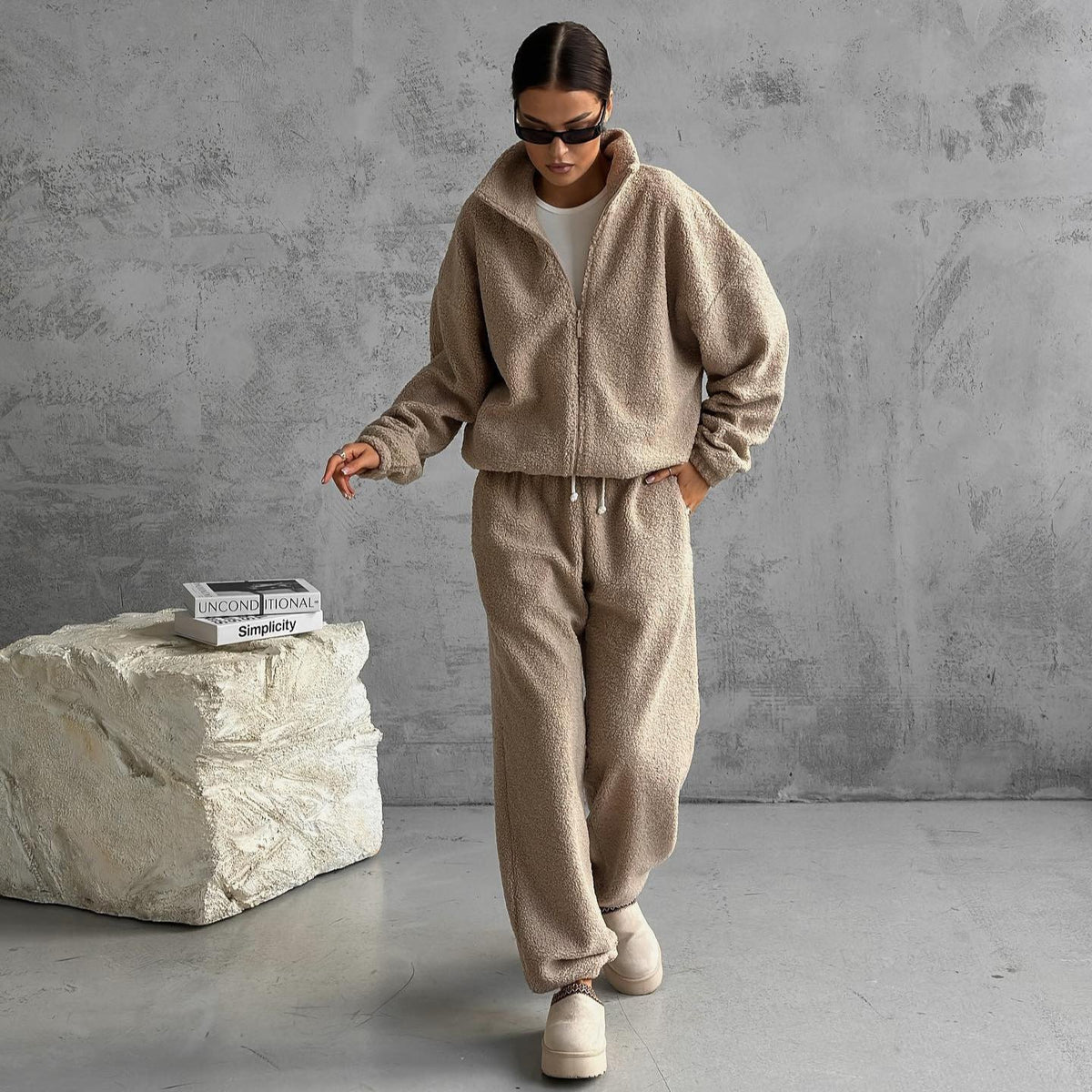 Women's Cozy Fleece Jogging Suit Set with Hood and Elastic Waistband