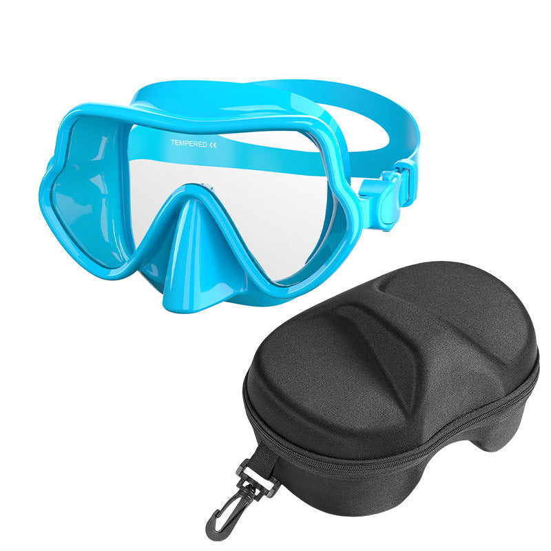 Diving mask with wide field of vision