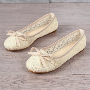 Women's Lace Ballet Flats with Bow Detail
