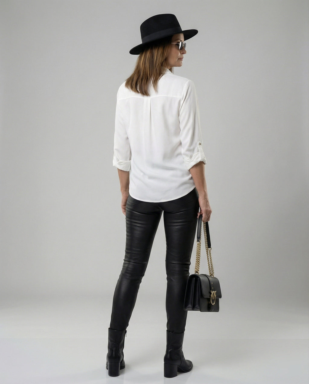 Women's Blouse with Pockets and Classic Cut