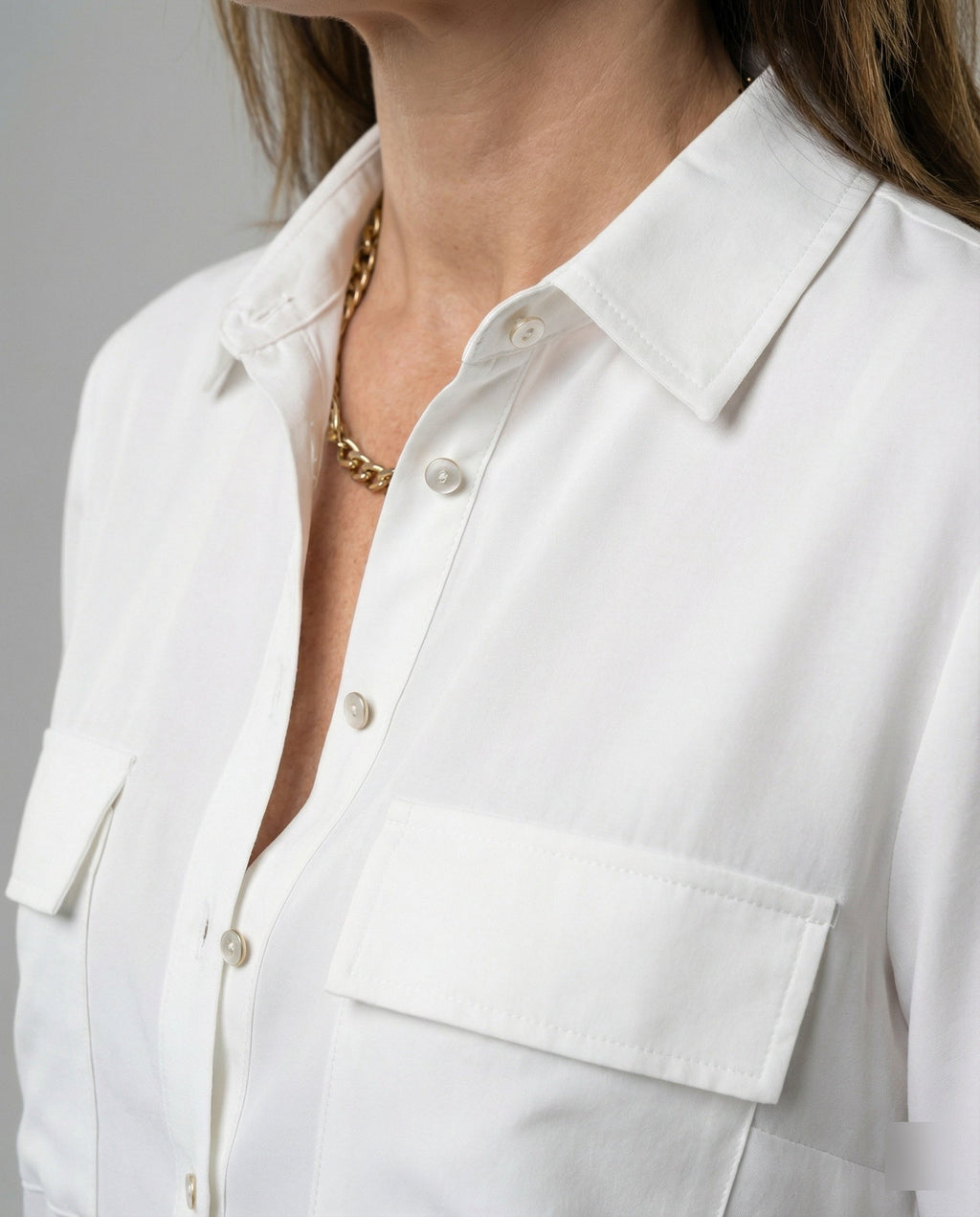 Women's Blouse with Pockets and Classic Cut