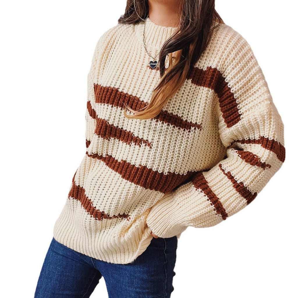 Women's Chunky Knit Sweater with Luxurious Pattern and Form-Fitting Cut