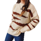 Women's Chunky Knit Sweater with Luxurious Pattern and Form-Fitting Cut