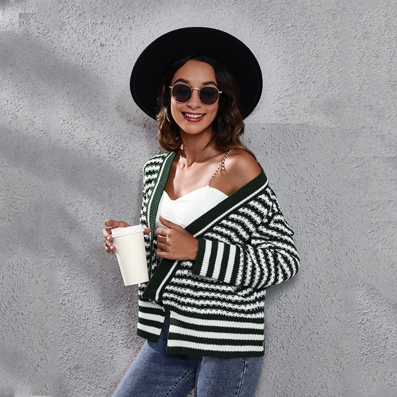 Women's Chunky Knit Sweater with Wave Pattern and Wide Cut
