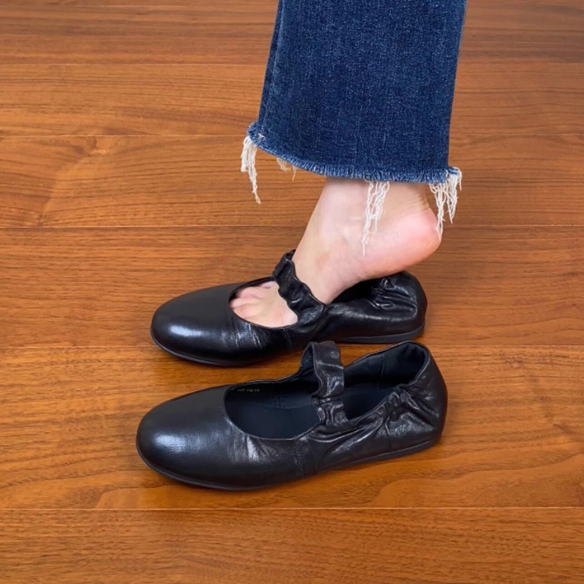 Women's Ballet Flats with Elastic Strap Design and Ergonomic Footbed
