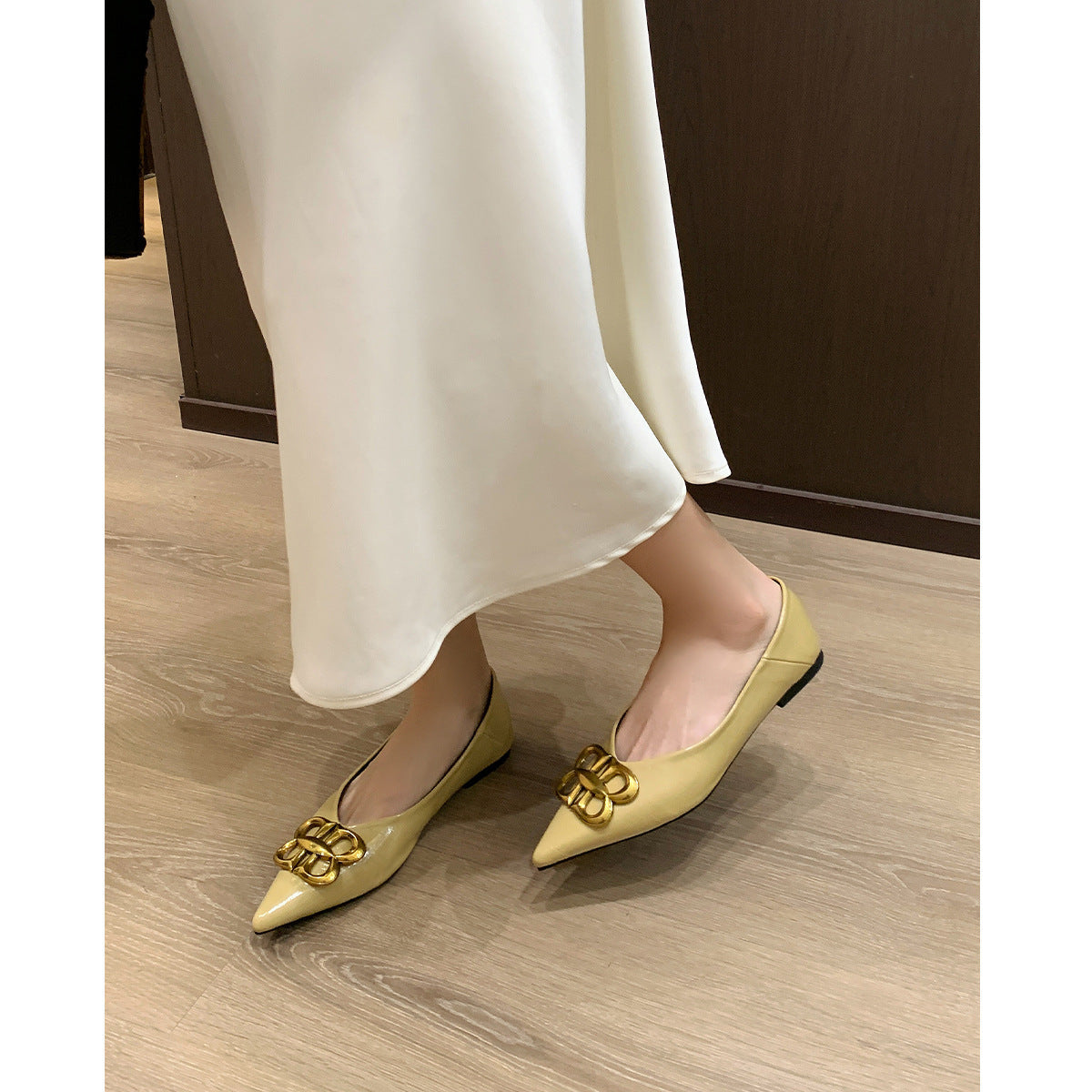 Women's Ballet Flats with Pointed Toe and Luxurious Buckle Accent
