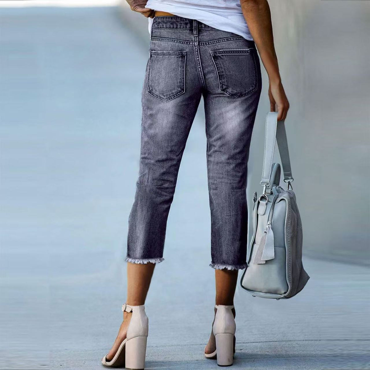Women's 3/4 Jeans with Fashionable Frayed Hem