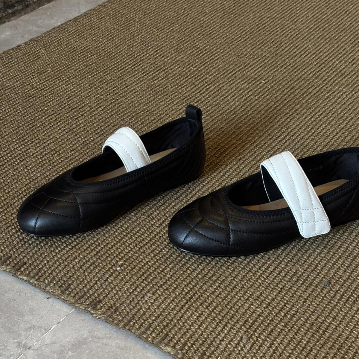 Women's Ballet Flats with Elegant Strap and Fashionable Quilted Design