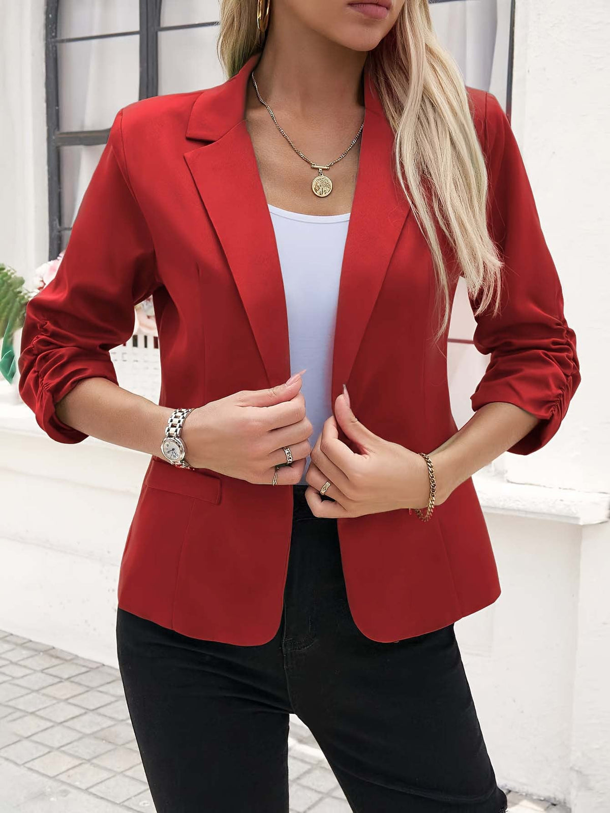 Elegant Blazer with Casual Sleeves and Modern Cut