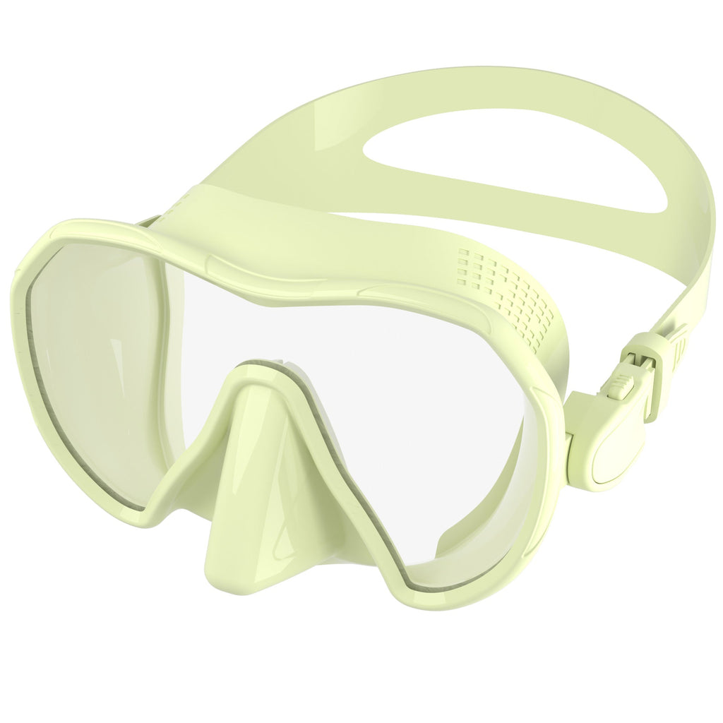 Diving mask with secure fit and innovative anti-fog system