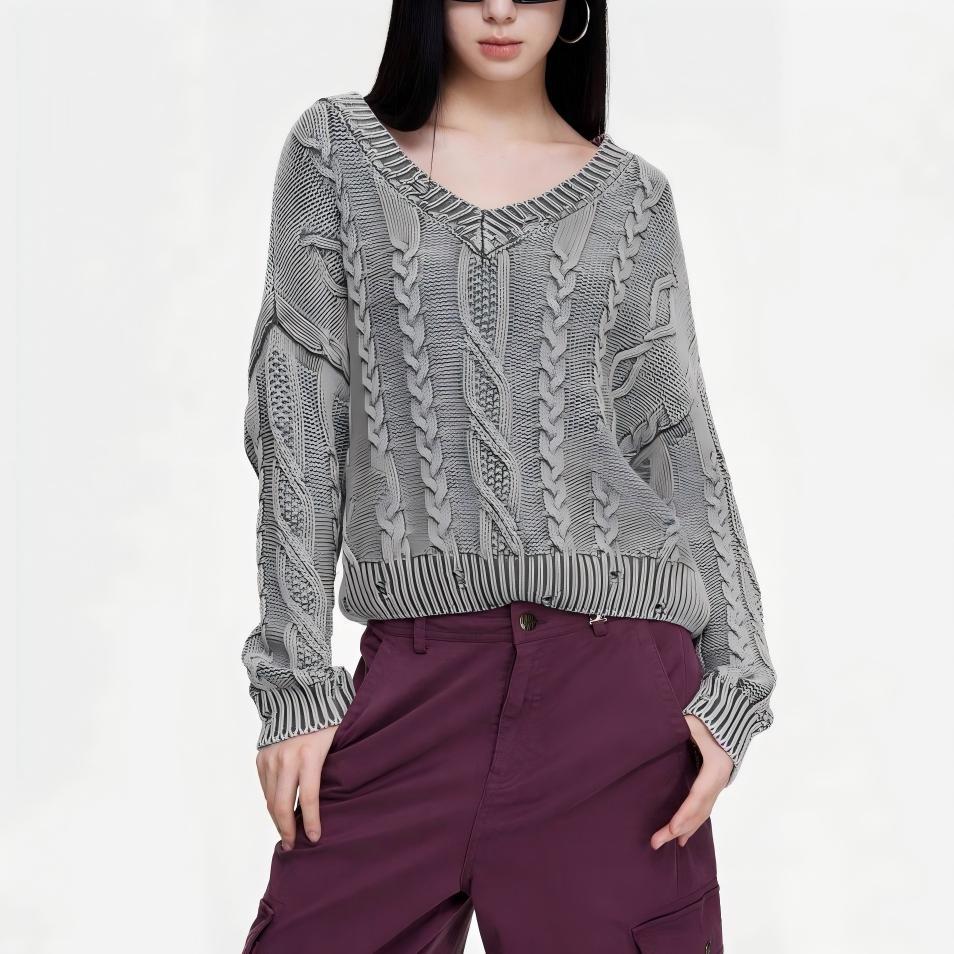 Women's Chunky Knit Sweater with V-Neck and Voluminous Sleeves