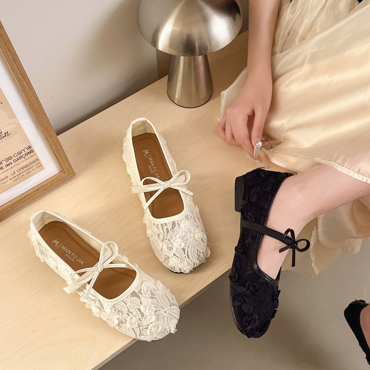 Women's Ballet Flats with Floral Lace Design