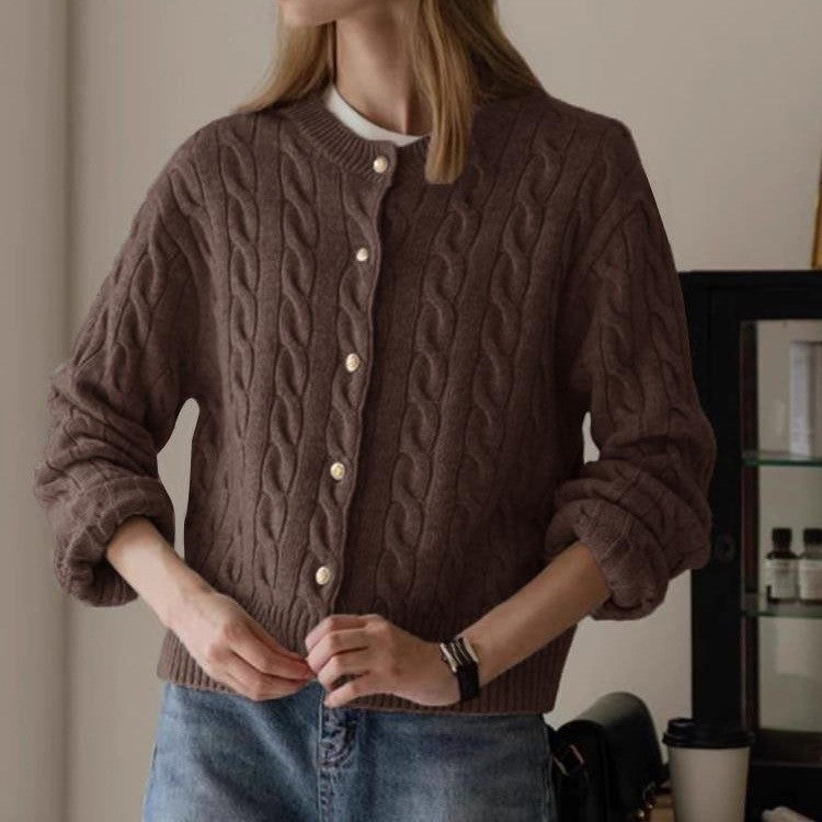 Elegant Knit Cardigan with Cable Pattern and Decorative Buttons