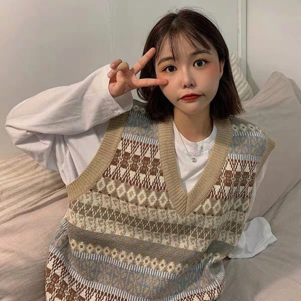 Women's Sleeveless V-Neck Patterned Knit Vest