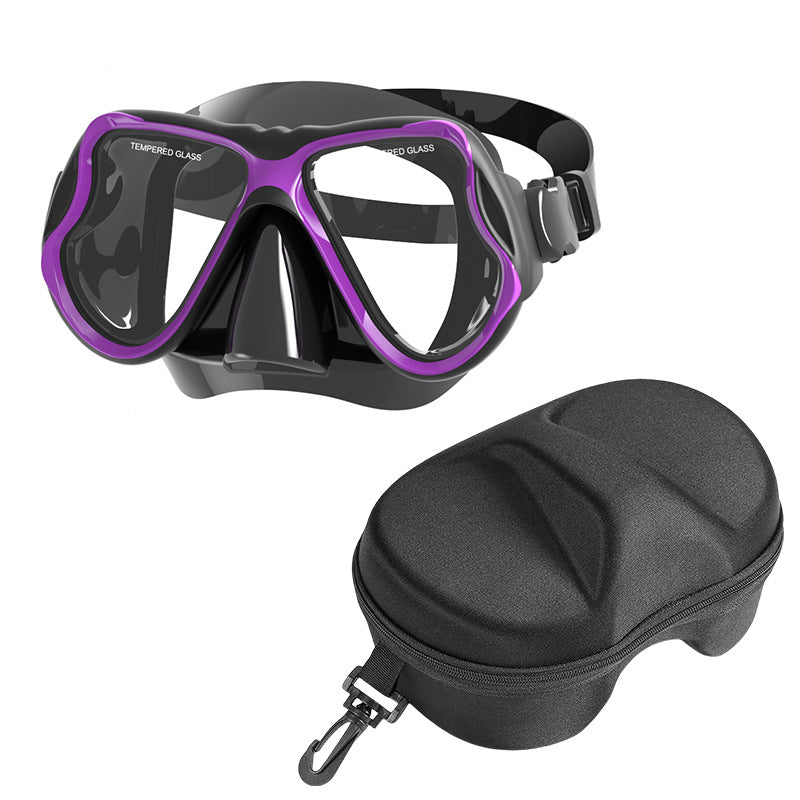 Diving mask with wide field of vision