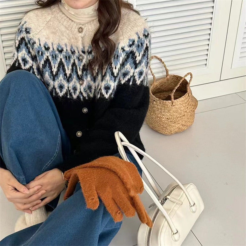 Women's Chunky Knit Cardigan with Geometric Fair Isle Pattern and Elegant Button Placket