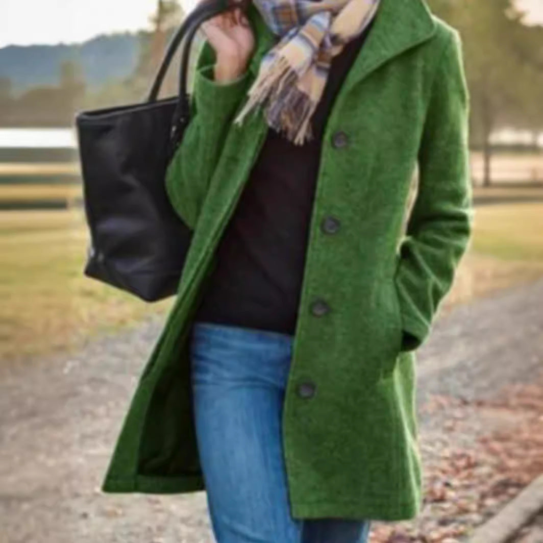 Women's Elegant Wool Coat with Practical Pockets and Classic Lapel