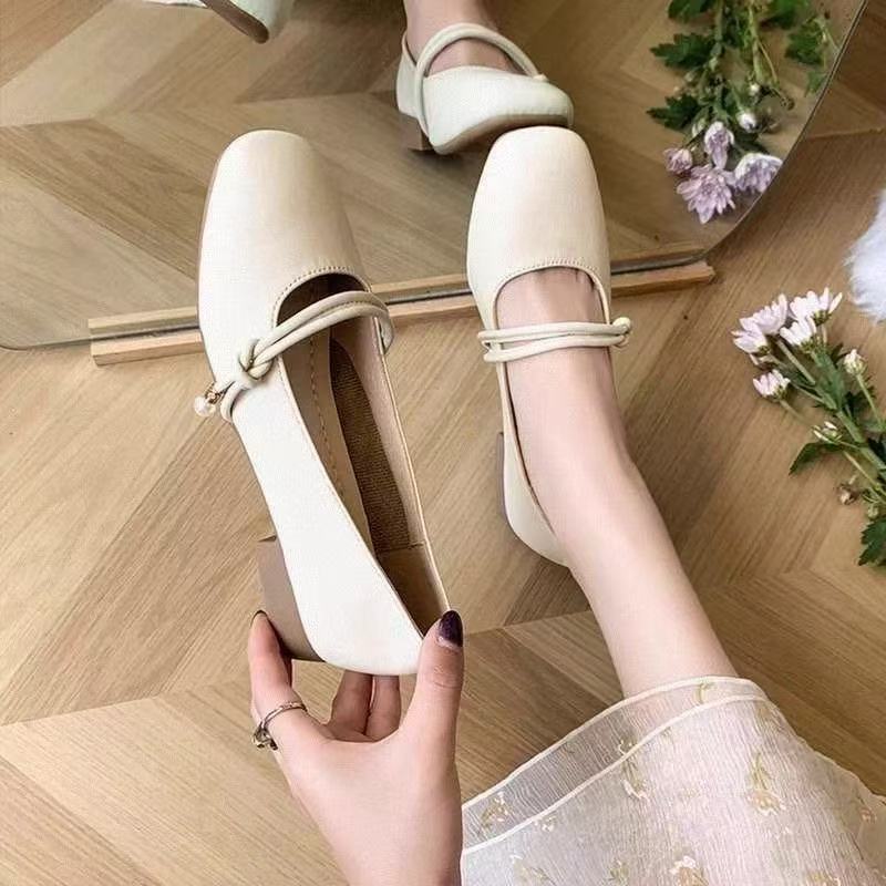 Women's Ballet Flats with Knot Detail
