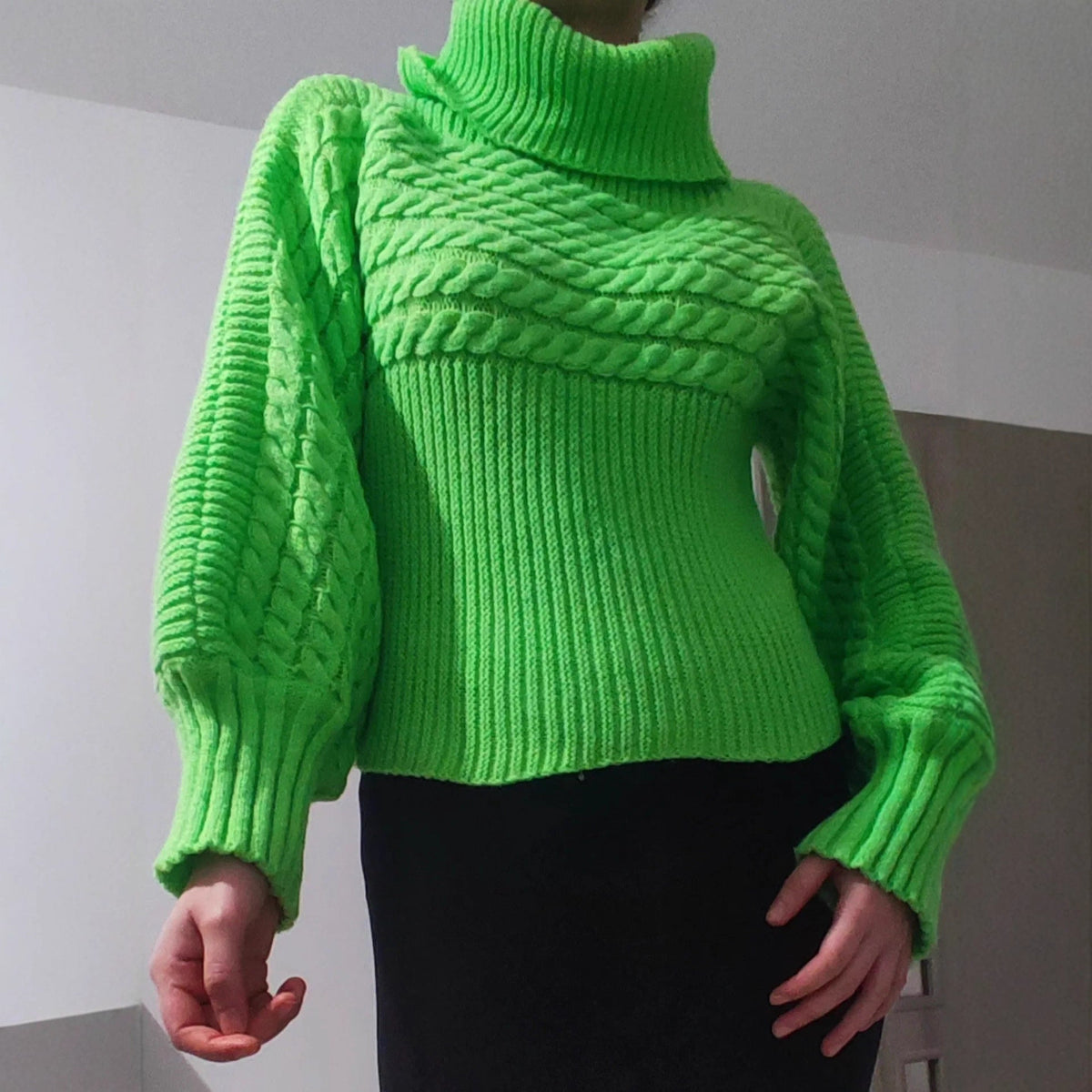 Women's Chunky Knit Sweater with Wide Turtleneck and Voluminous Sleeves
