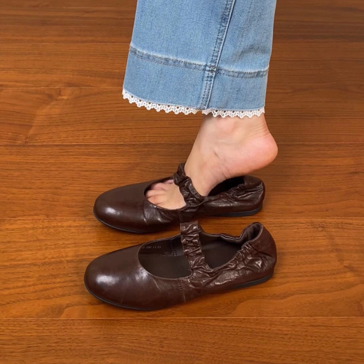 Women's Ballet Flats with Elastic Strap Design and Ergonomic Footbed