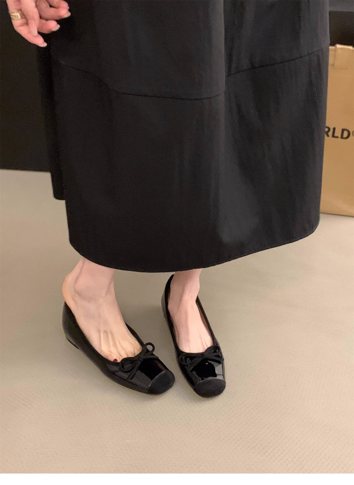Women's Ballet Flats with Elegant Bows and Glossy Finish
